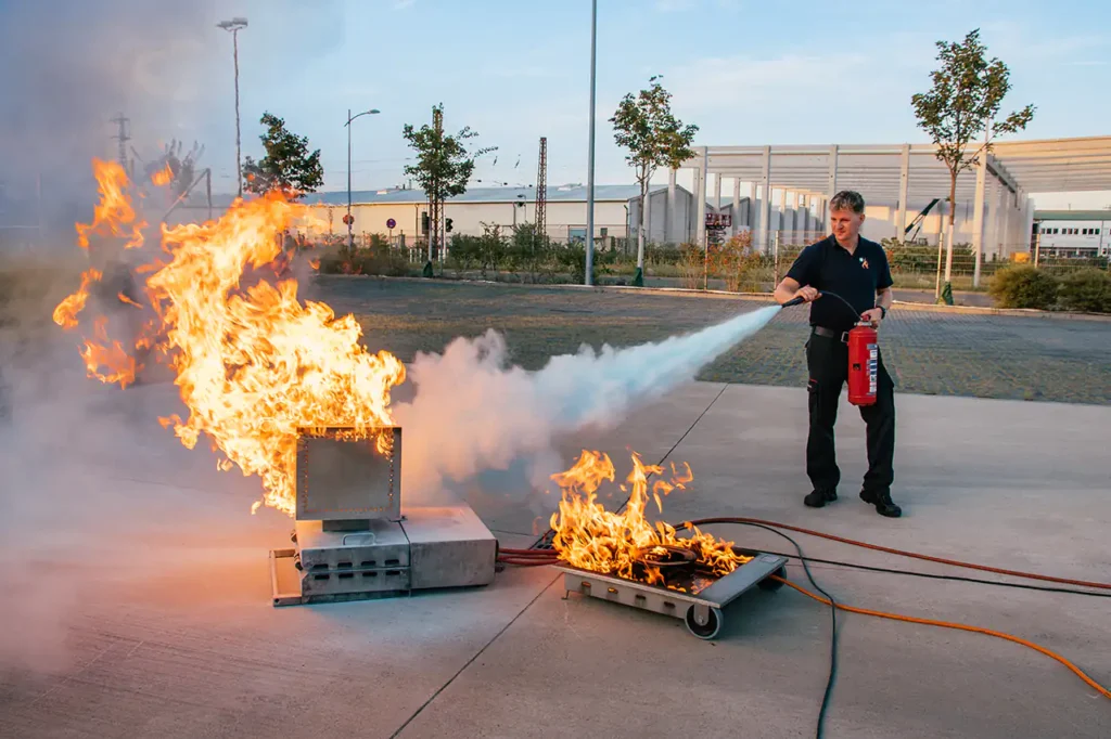 Brandschutzübung bei Brandschutzausbildung Rhein-Neckar